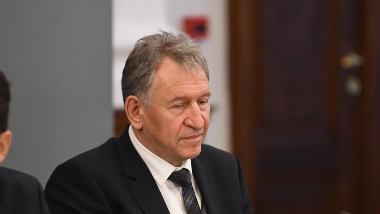 От 1 юли в България ще се влиза по нов начин и средствата за работещите на първа линия ще се изплащат по нови правила, обяви Стойчо Кацаров