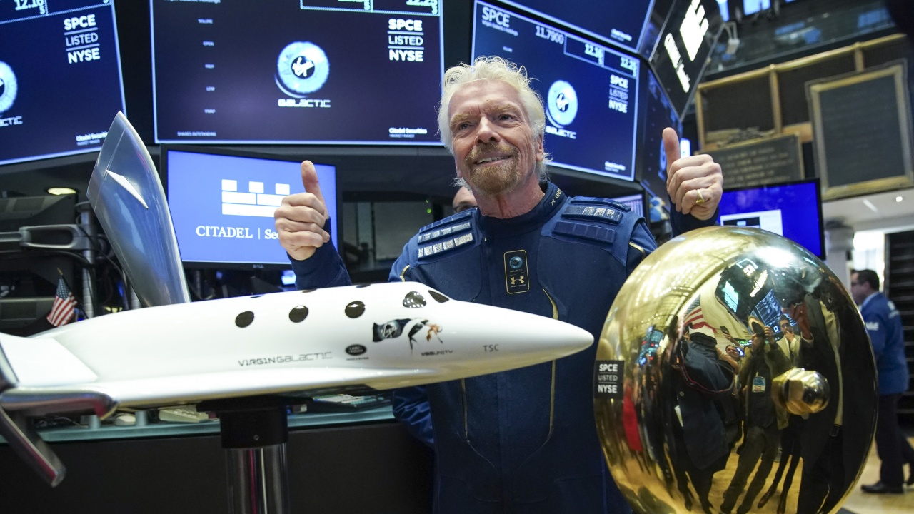 Ричард Брансън предвижда да полети в космоса преди Джеф Безос