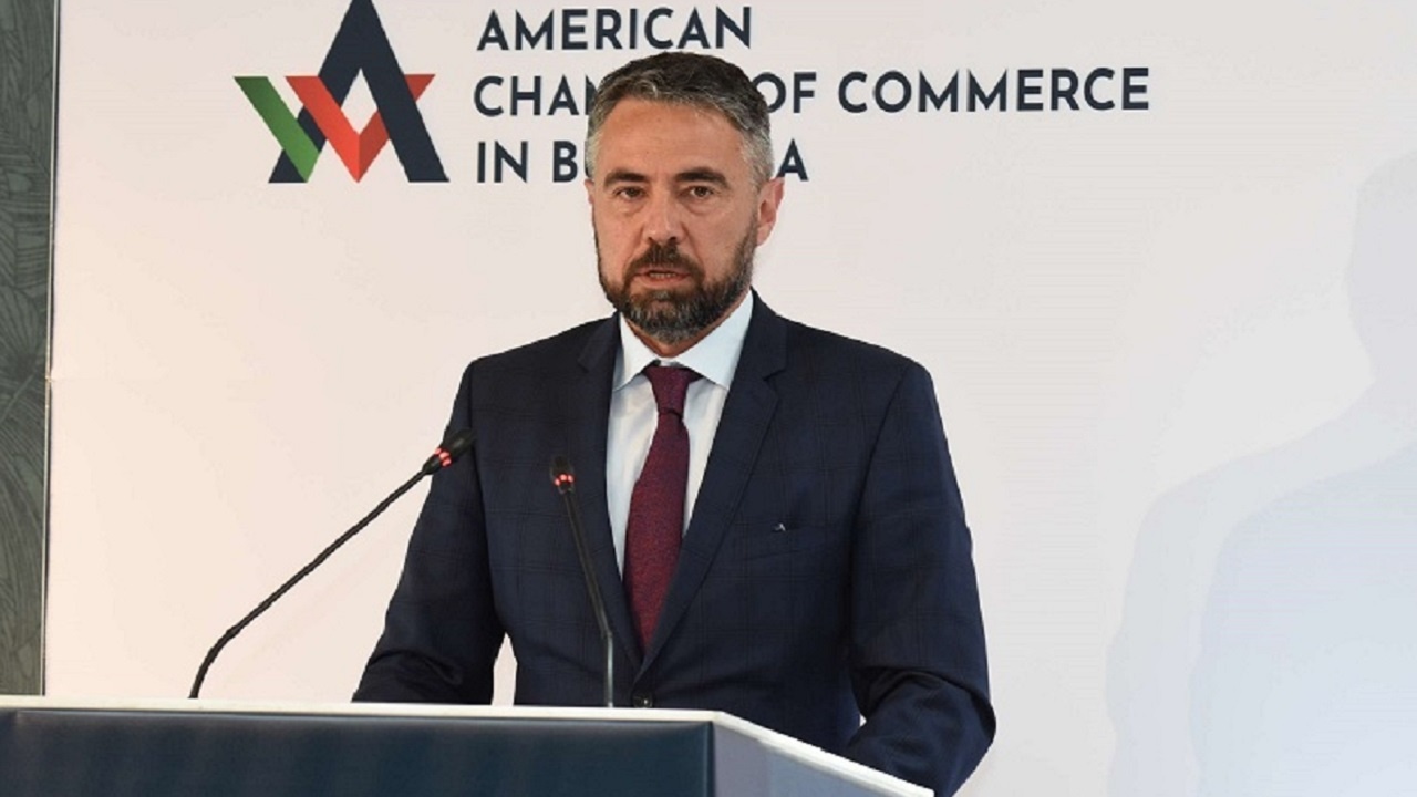 Министър Живков поиска от БЕХ да отстрани шефовете на „Булгартрансгаз“
