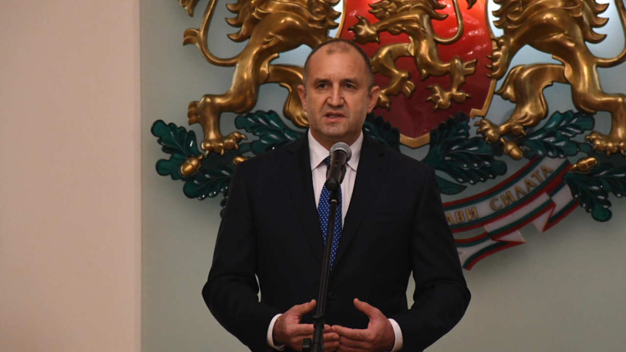 Румен Радев поздрави Бойко Рашков и служителите на МВР по случай професионалния им празник