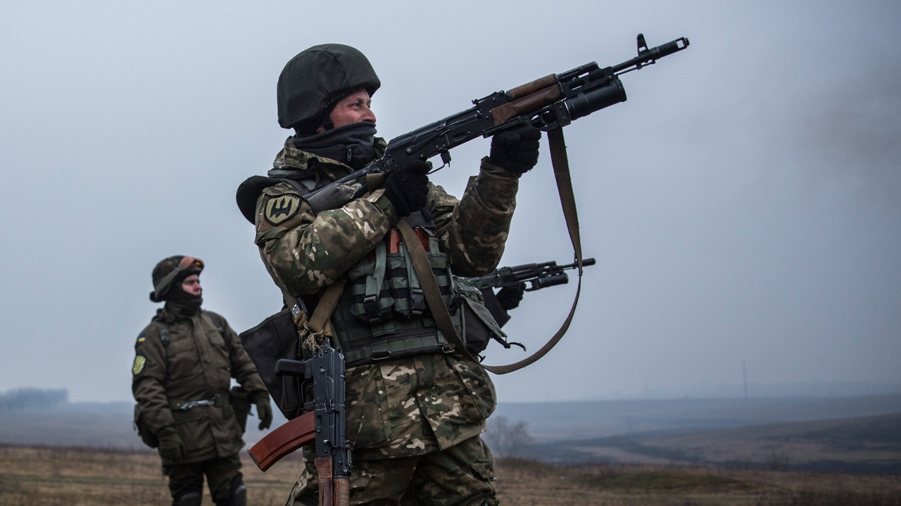Украински военен медик бе убит в Източна Украйна