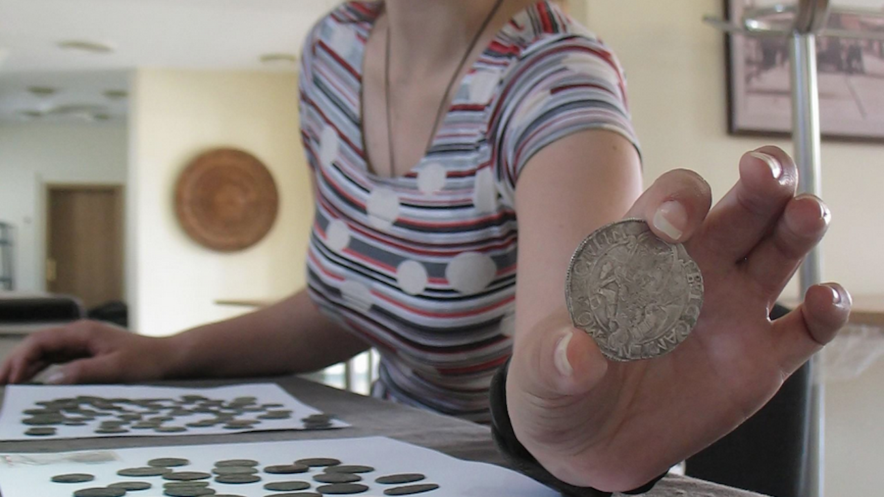 Пренасят антични монети смесени със стотинки 