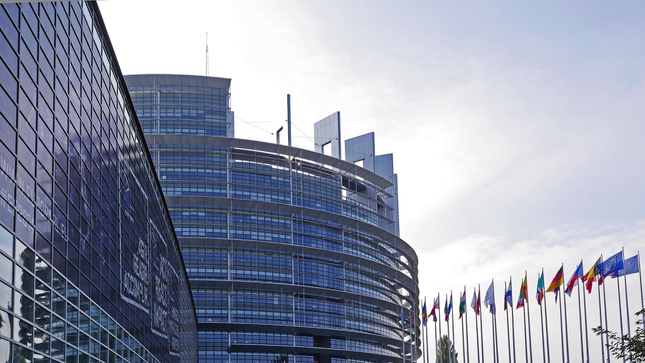 ЕП призова корупцията да бъде включена сред причините за налагане на евросанкции 