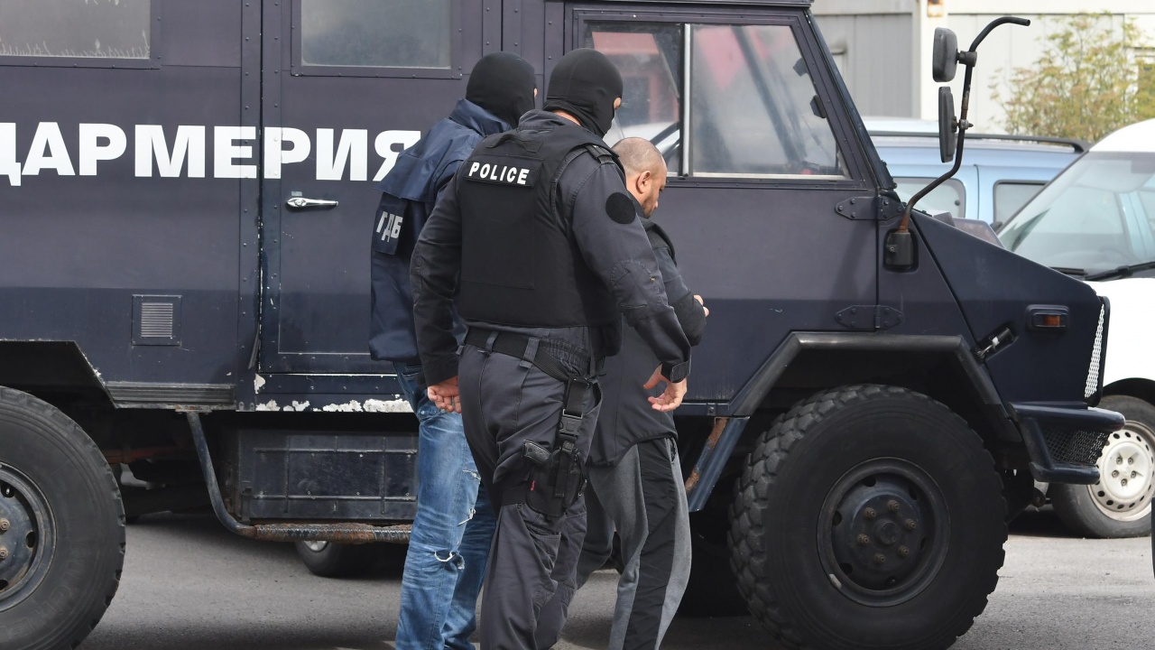 Арести в Сливен: Тече акция срещу контролирания вот във фирми за бързи кредити