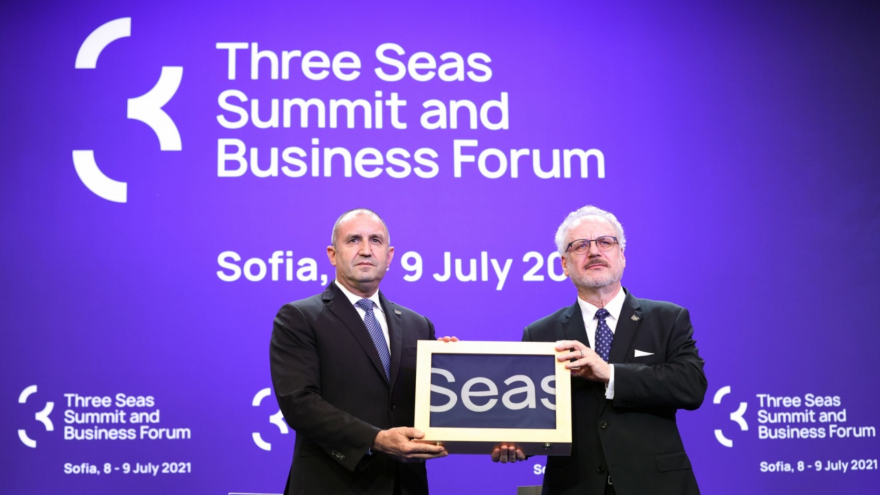 Румен Радев: Приехме съвместната декларация на държавните ръководители по време на "Три морета" 