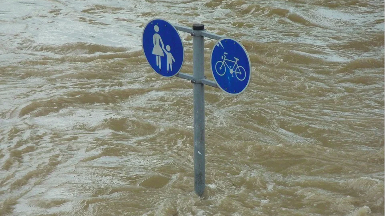 Бури причиниха наводнения и значителни щети в Полша