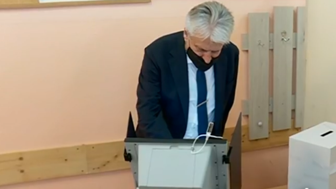 Бойко Рашков гласува, очаква промяна 