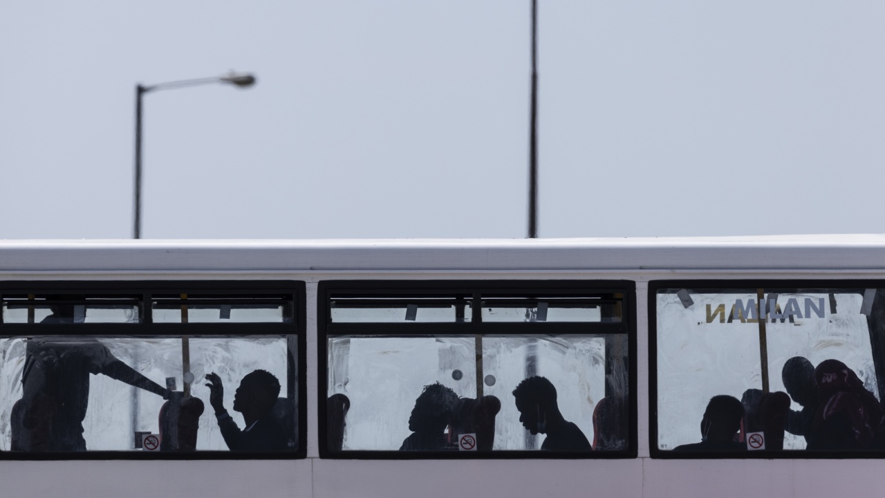 Най-малкото 12 души бяха убити в катастрофа на автобус, превозващ мигранти в Турция