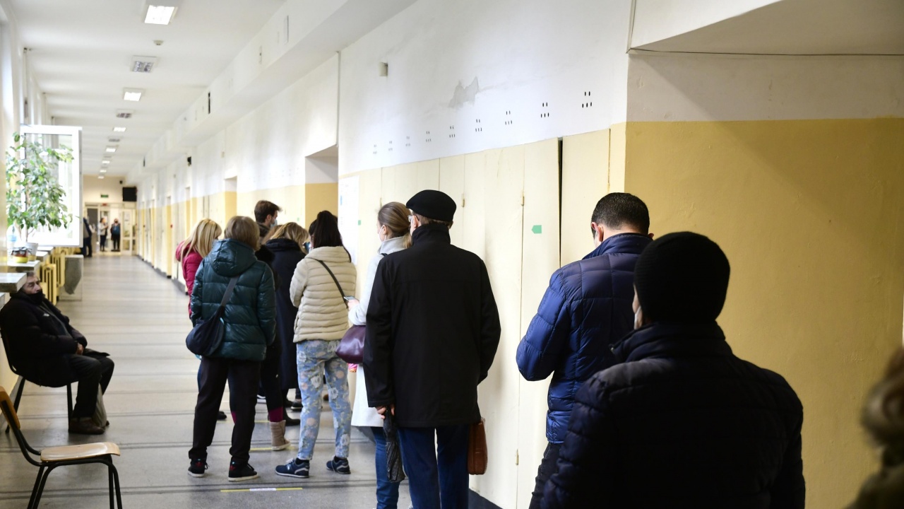 Избирателната активност в Пловдив-град (16-ти МИР) е 25.06% към 15.00 часа