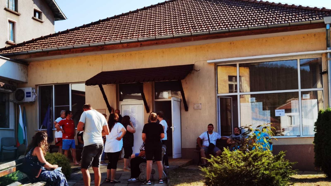 ГЕРБ-СДС със сигнал за преминаване към гласуване с хартиени бюлетини в 95 СИК, село Згориград