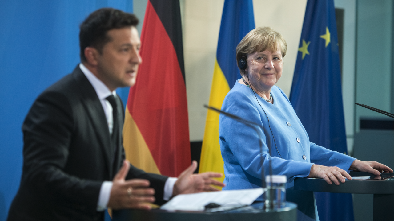 Меркел към Зеленски: Украйна ще остане транзитна за газ страна и след завършването на Северен поток 2
