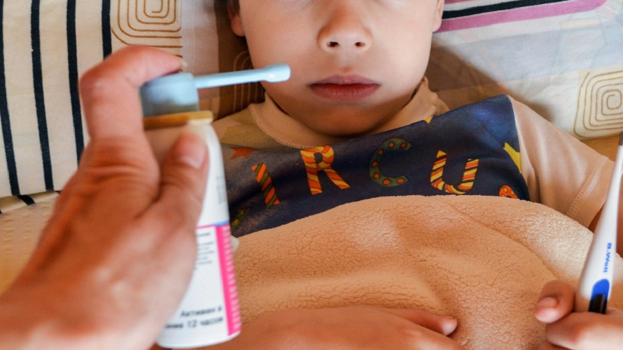 Болно дете на почивката? Експерт разкри как да се предпазим от летни грипове