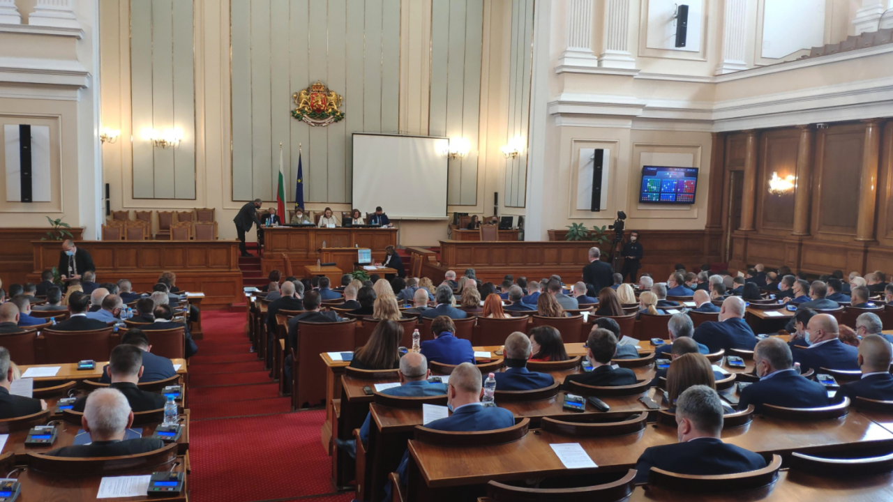 Как ще бъдат посрещнати новите депутати в сградата на Народното събрание?