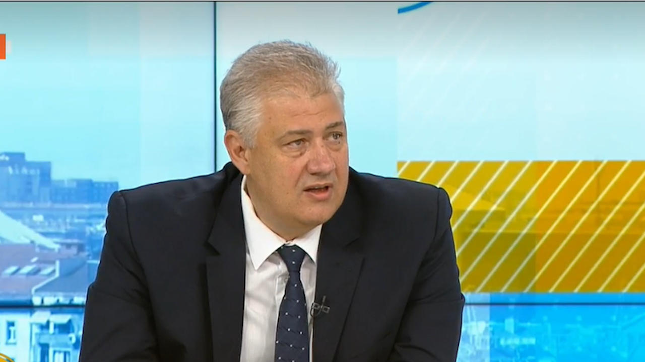 Проф. Балтов отвърна на удара: Очевидно опорките на зам.-министър Петров са разклатени