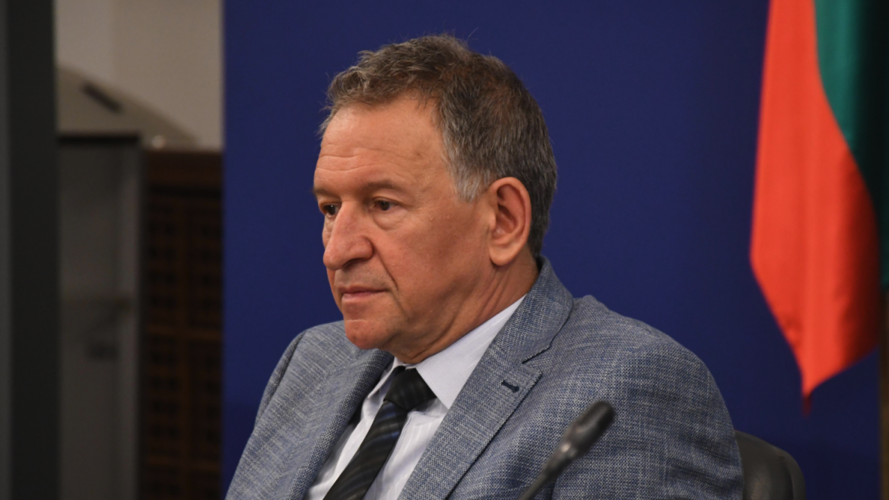 Богомил Бонев към здравния министър Кацаров: Заминавай да си платиш изследванията
