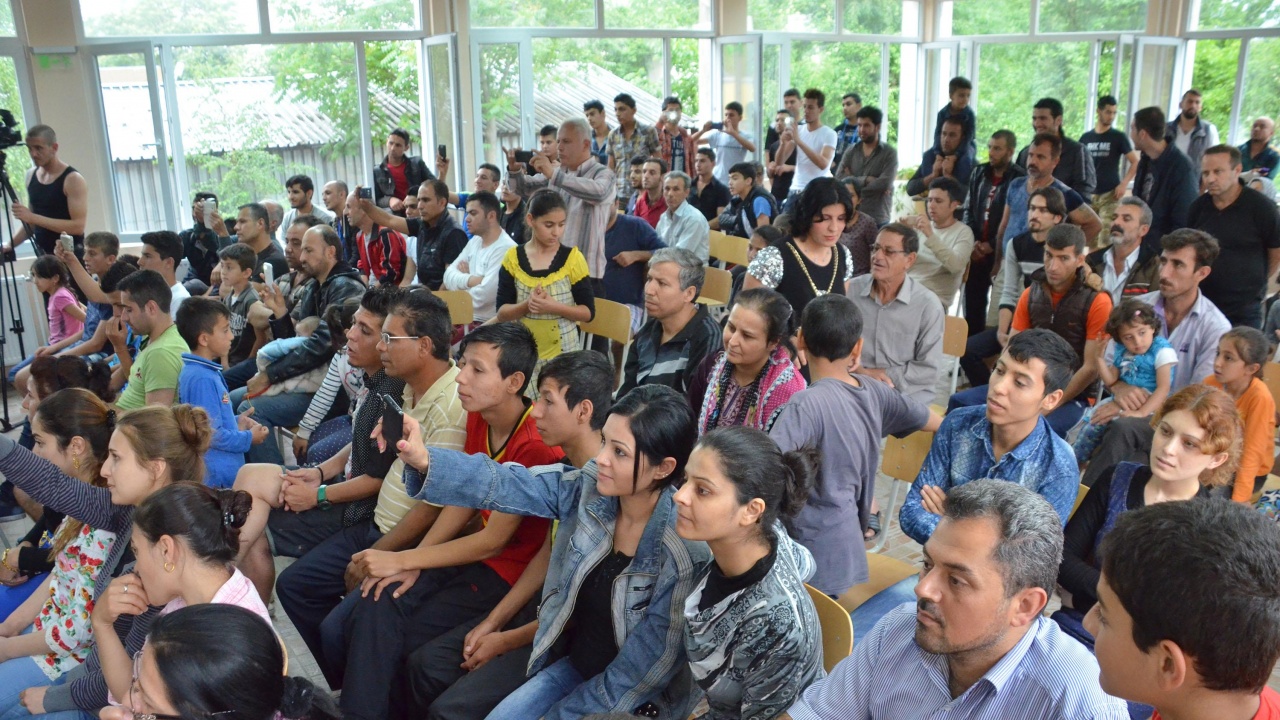 Центърът за бежанци в Бусманци се препълни, връщат обратно мигрантите 