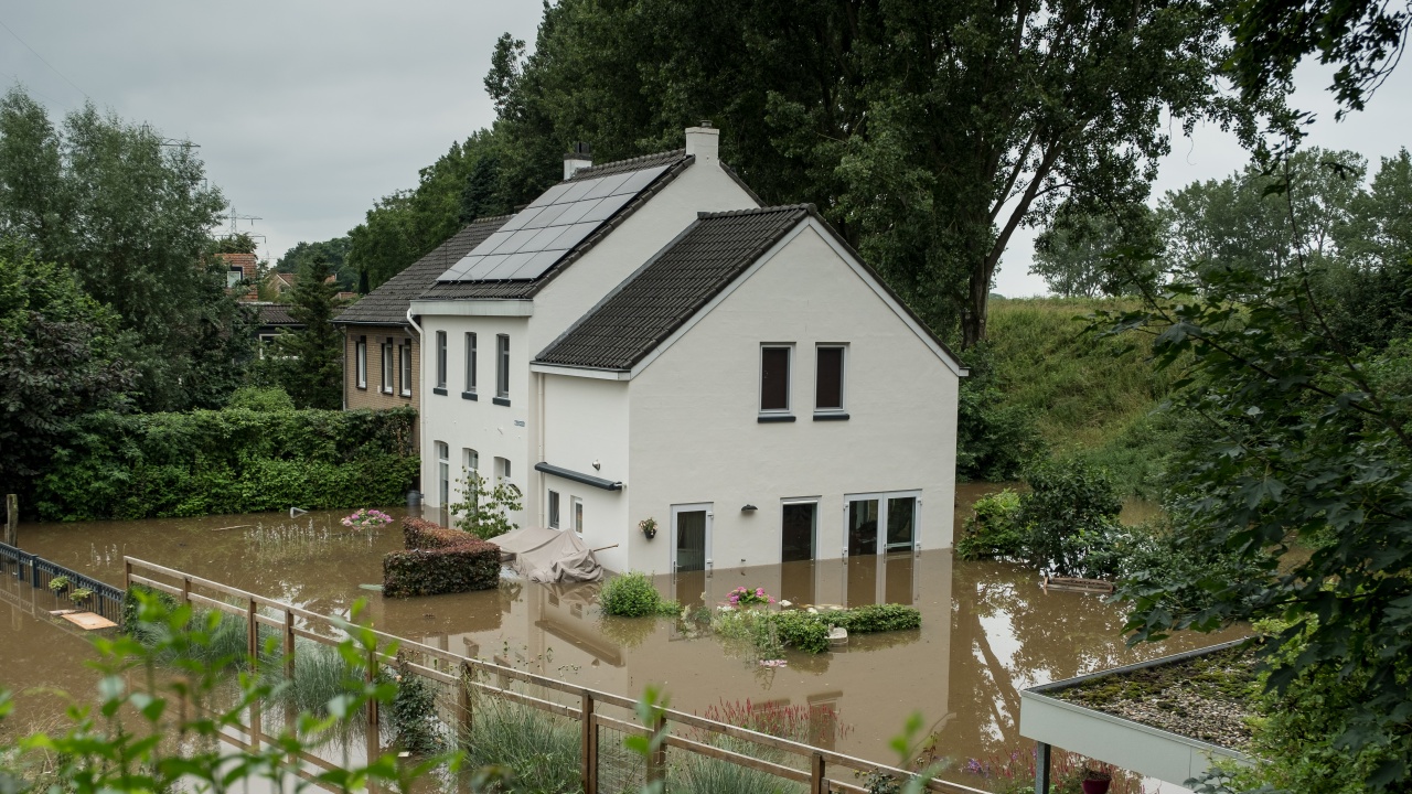 Над 30 потвърдени жертви и над 160 души в неизвестност вследствие на наводненията в Белгия, загиналите в Германия вече са най-малко 159