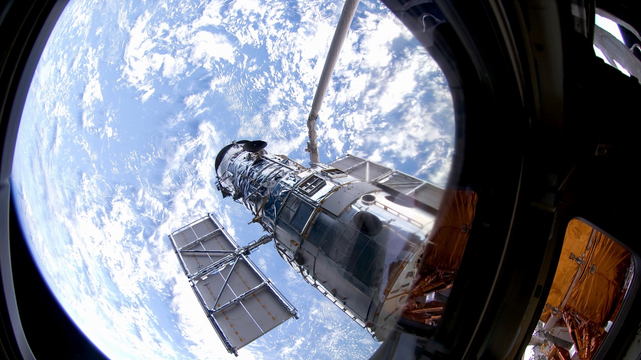 Телескопът "Хъбъл" възобнови напълно работата си и вече изпраща снимки