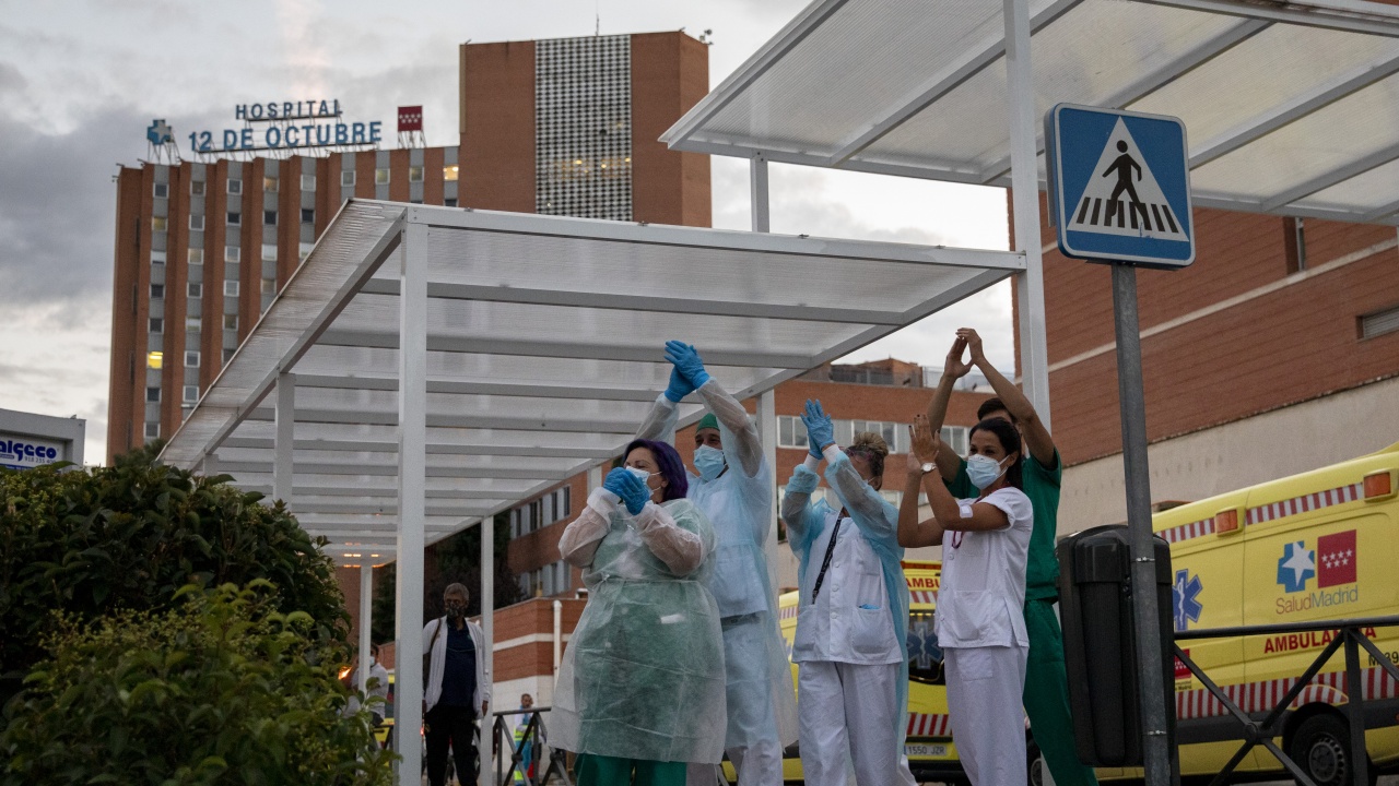 Тревожна ситуация в болниците в Испания, лекари призовават за ново затваряне