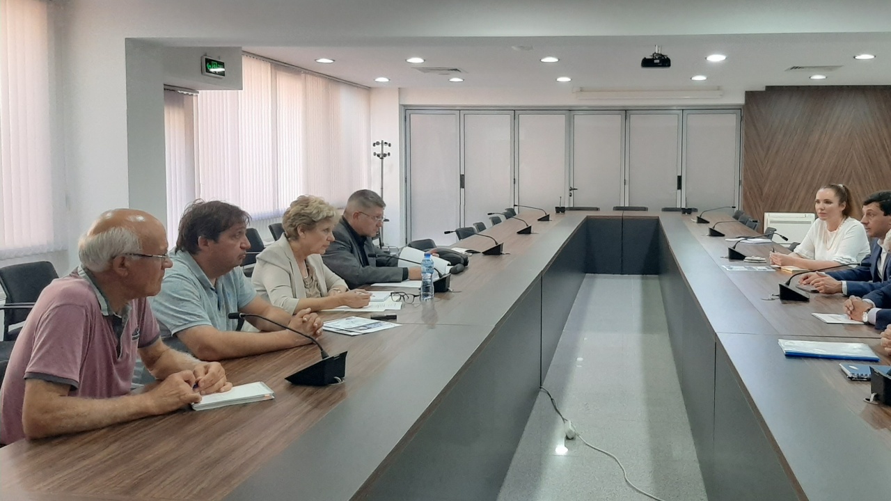 Министър Комитова се срещна с ръководството на Асоциацията "Хидроенергия"