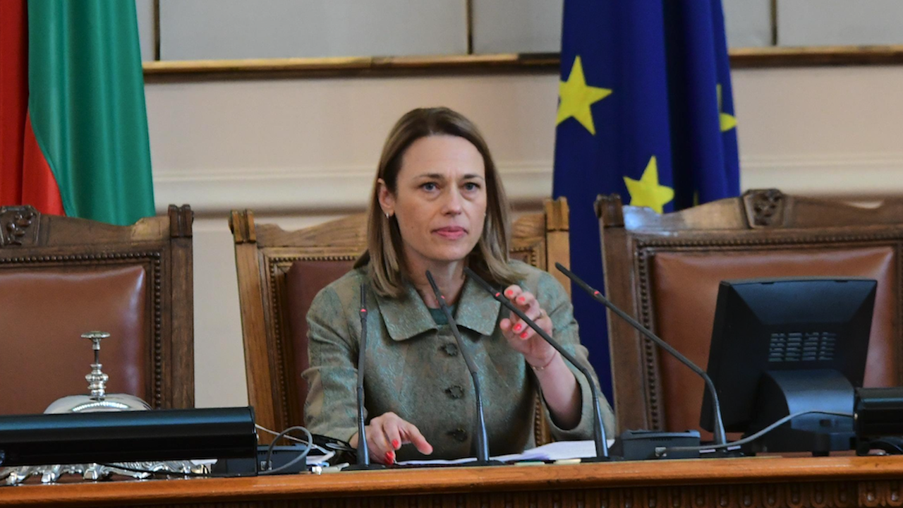 Митева ще предложи депутатите да нямат лятна ваканция