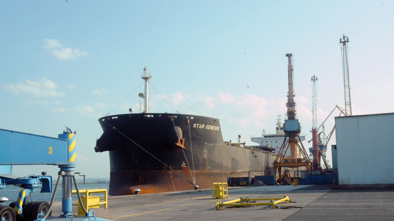 Филипинският кораб със заразените моряци напуска бургаското пристанище