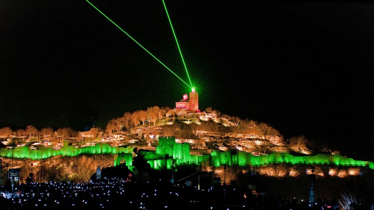 "Звук и светлина" на Царевец е "вдигнал" уикенд туризма във Велико Търново
