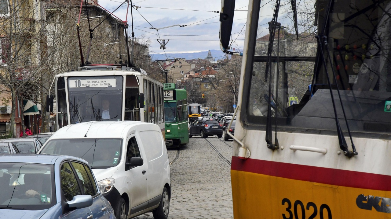 Катастрофа между коли спря движението на трамваи в столицата 