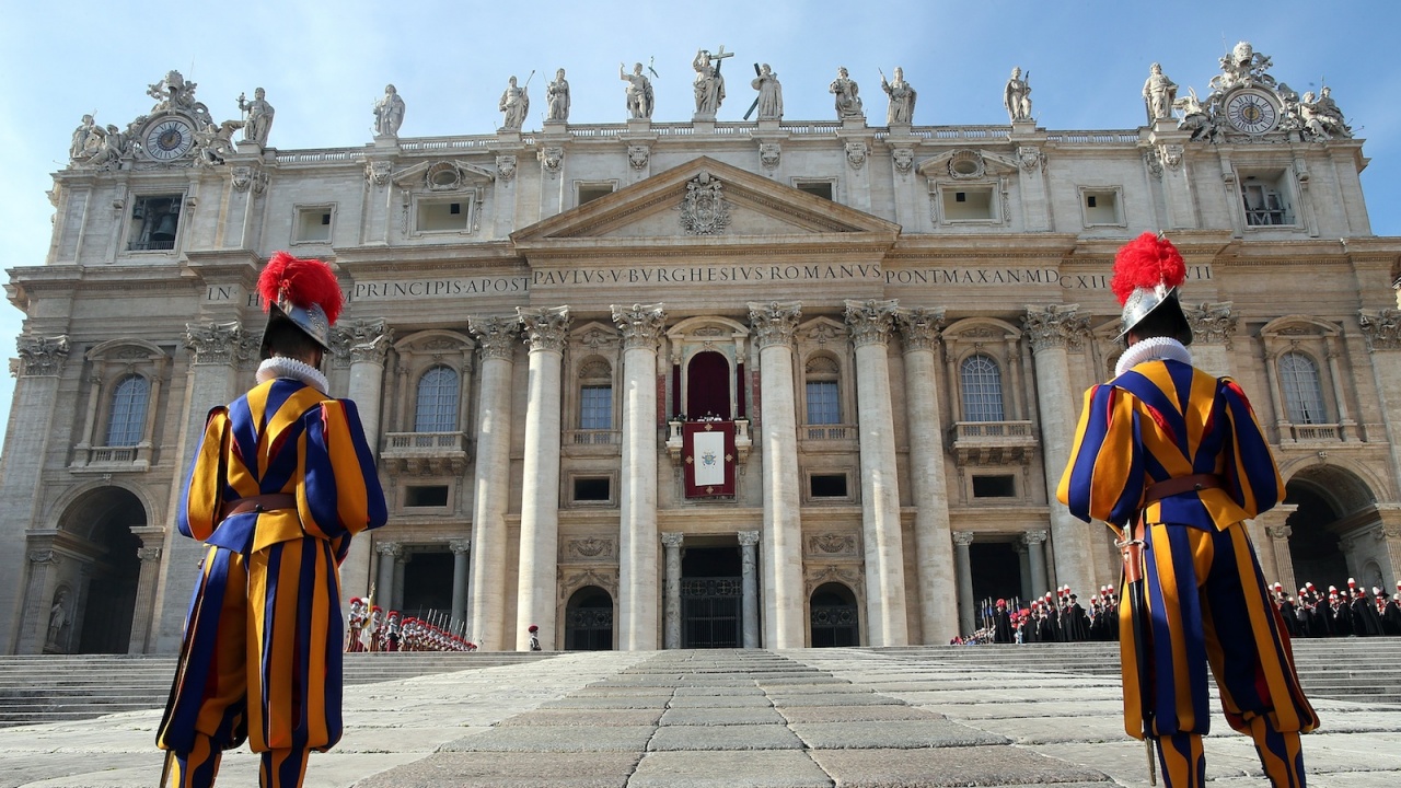  Ватиканът разкри за първи път с колко имота разполага