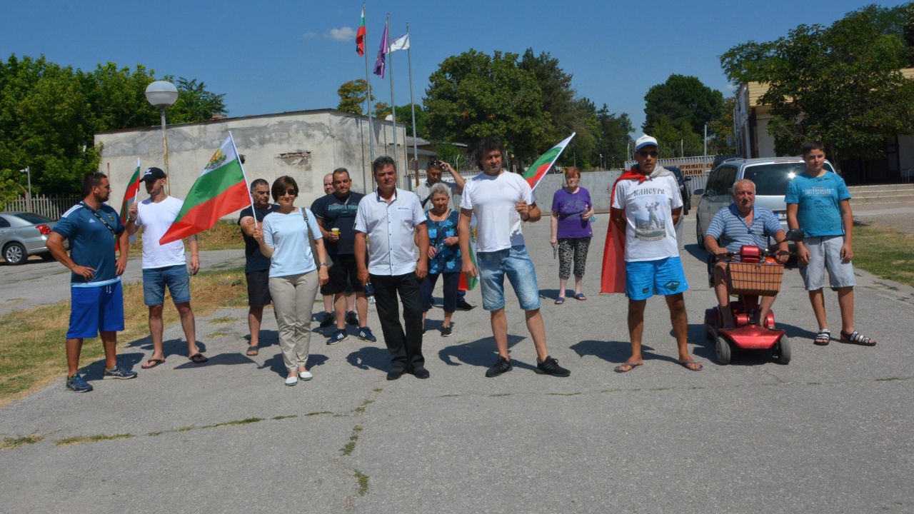 Жители на Харманли поискаха на протест нови мерки срещу бежанците