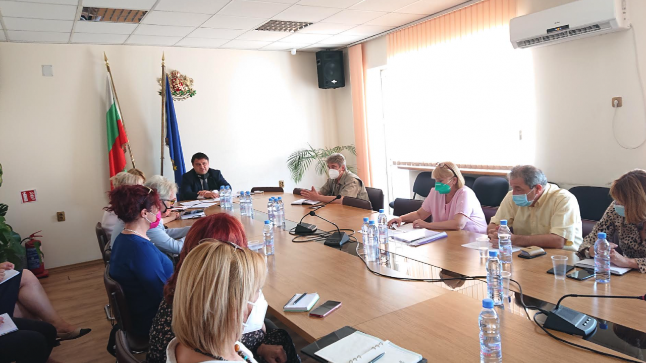 Областният управител на Софийска област свика областния кризисен щаб за борба с COVID-19 