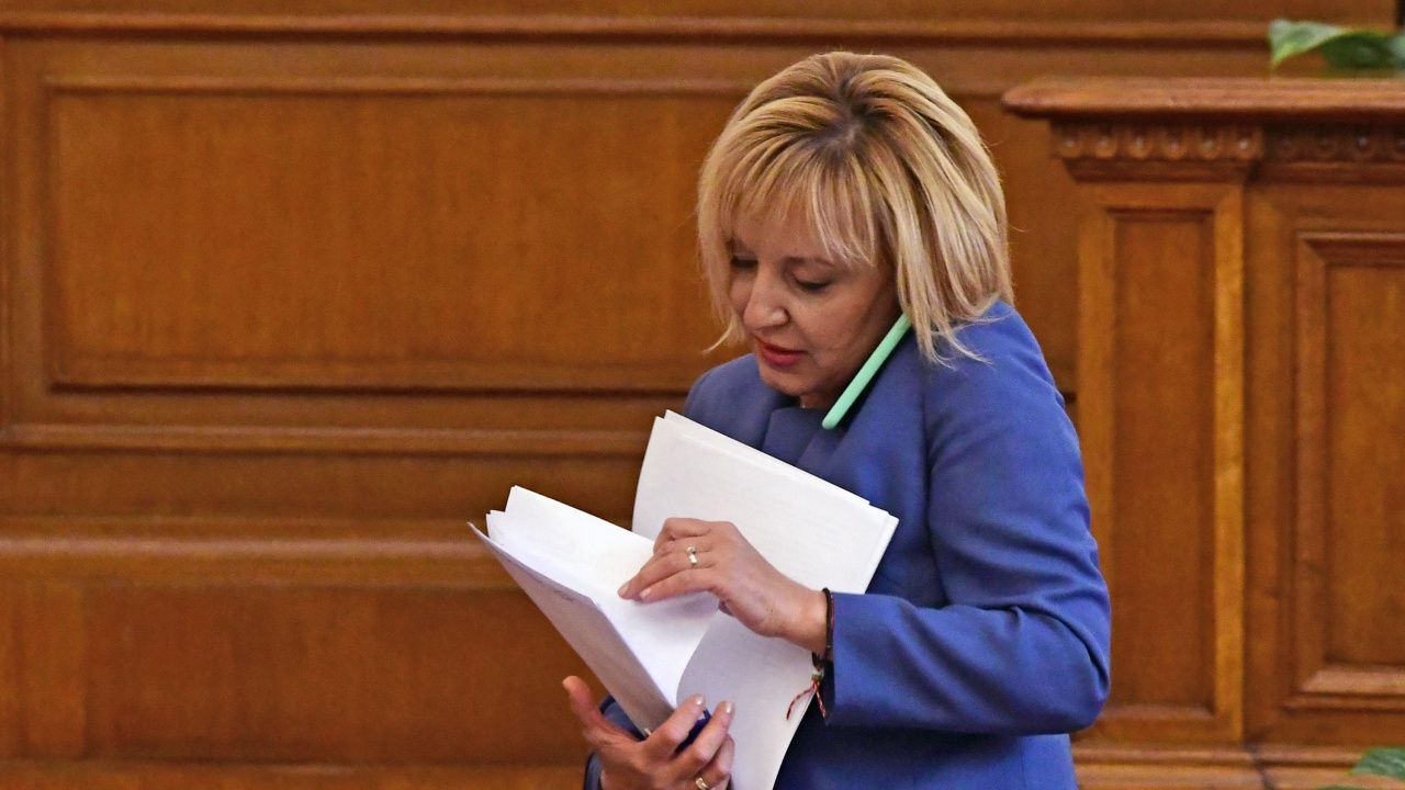 Манолова внася искане за изслушване на председателя на КЕВР