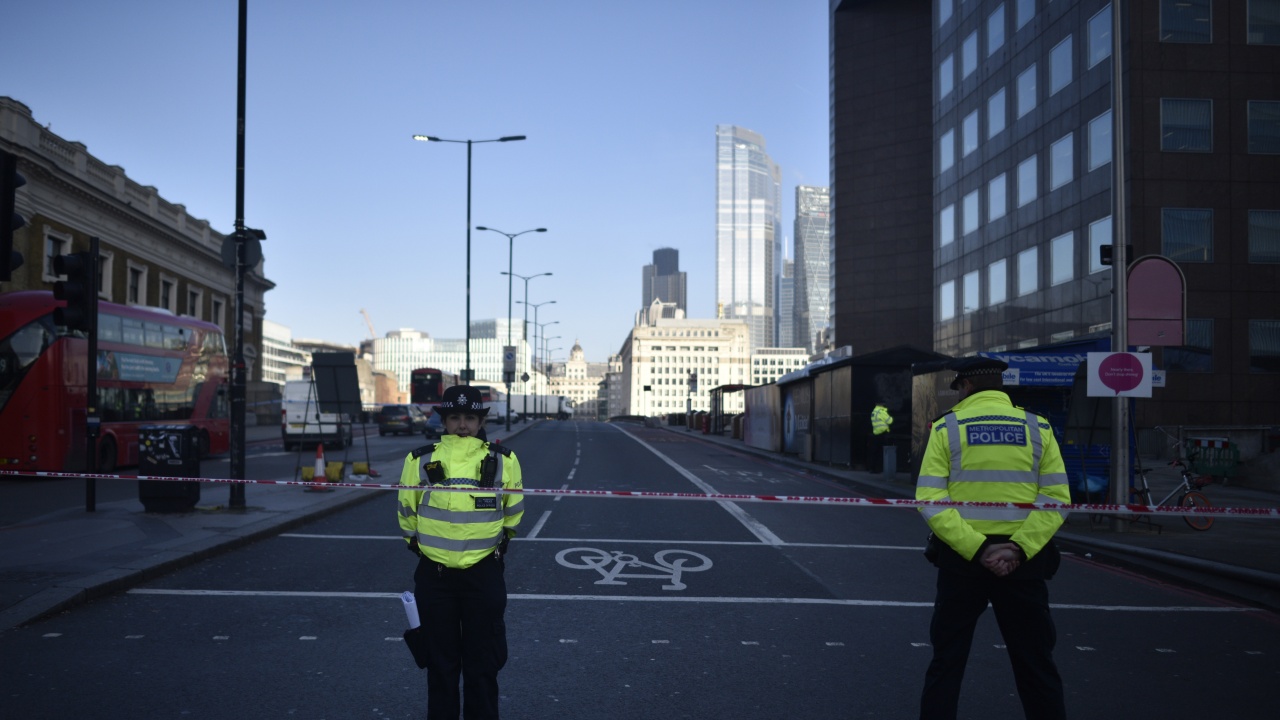 Намушкаха жена в центъра на Лондон посред бял ден, издирват нападателя