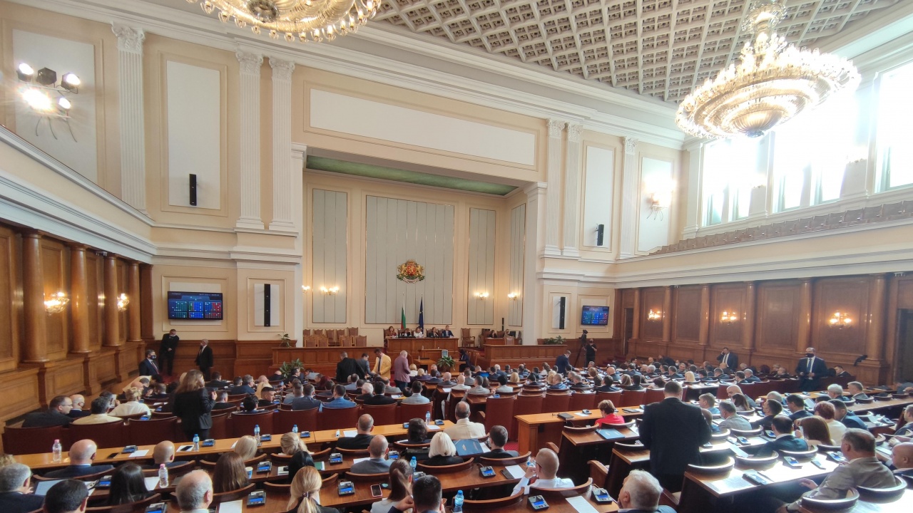 Парламентът прекрати правомощията на санкционирания от САЩ Илко Желязков 