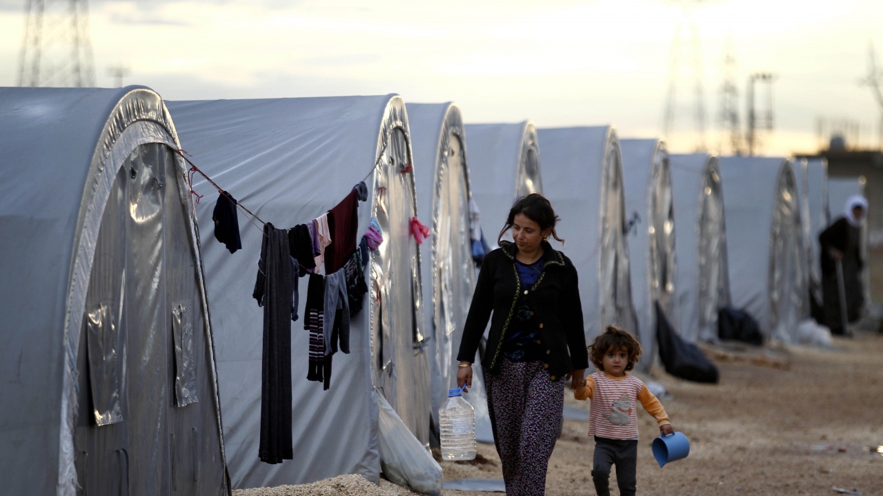Правителството отпуска над 1 млн. лева за бежанците в Турция