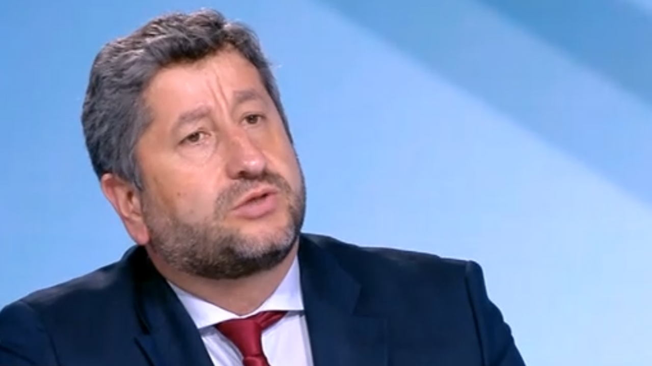 Христо Иванов: Петков, Василев и Денков и още няколко министри трябва да останат, защото имат опит и доверие от обществото