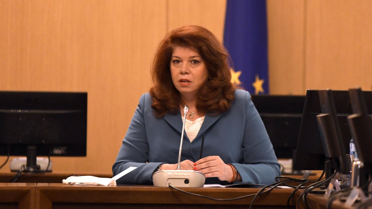 Илияна Йотова: България час по-скоро трябва да има редовно правителство