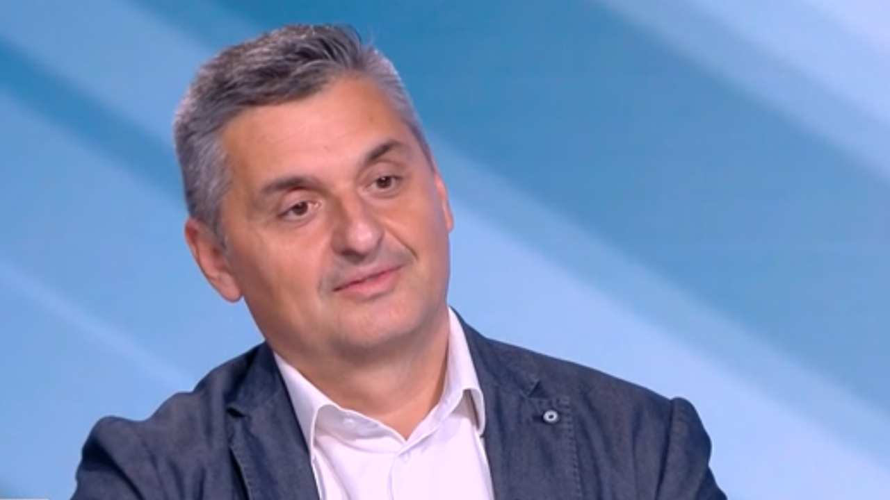 Кирил Добрев с жестока атака към Нинова: Държеше три ключа от тоалетната на "Позитано", но това не ѝ попречи да се изпусне в коридора