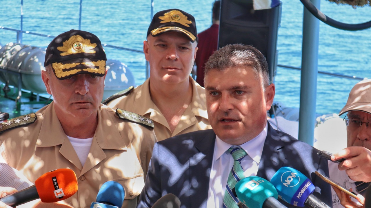 Министър Панайотов с подробности за самоубилия се военен от инцидента в "Чешнегирово"