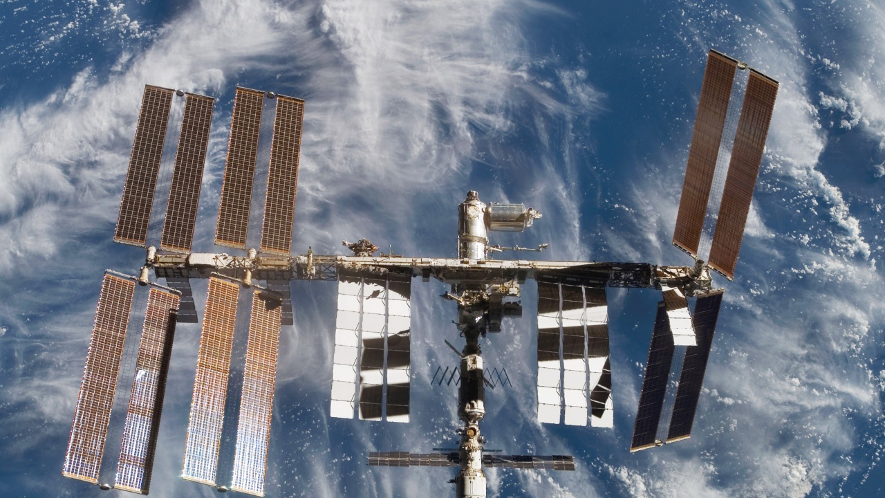 Руски космонавти влязоха за пръв път в модула "Наука" на МКС