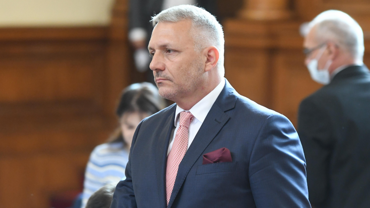 Адвокат Хаджигенов: Слави има тежката задача да прави правителство и не се справя добре