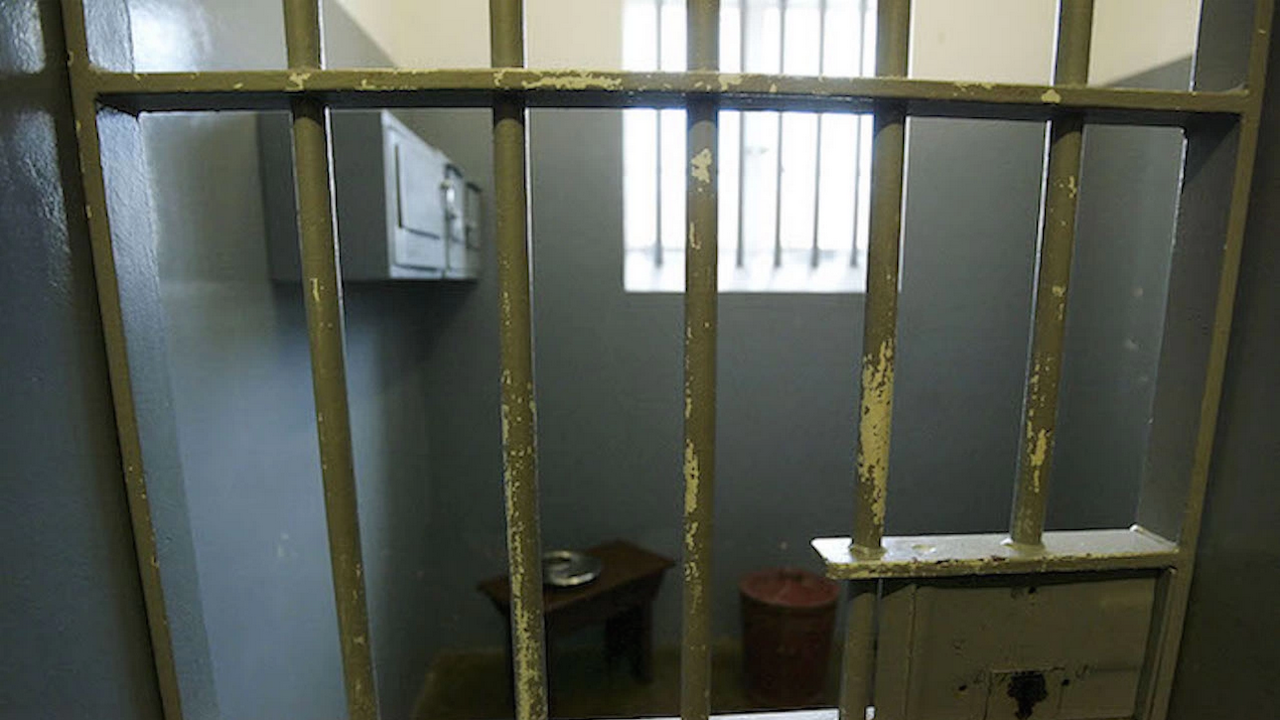 Вкараха в затвора тунизийски опозиционен депутат