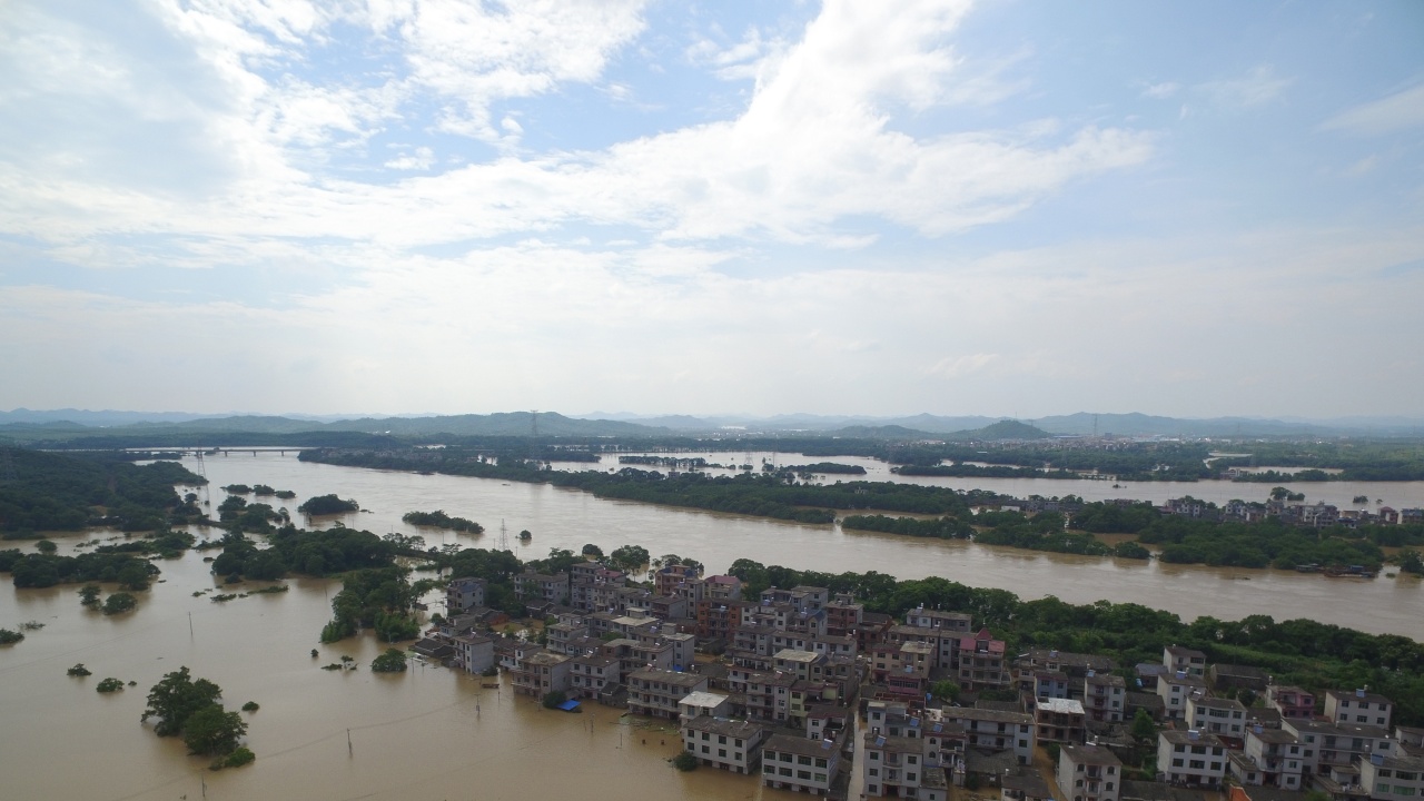 Над 300 станаха жертвите на наводненията в Китай