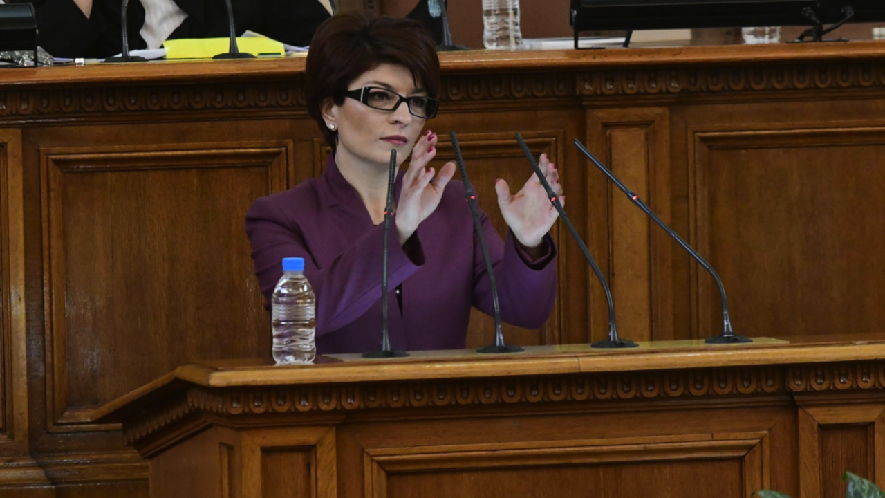 Десислава Атанасова: Никога не съм произнасяла присъди от парламентарната трибуна