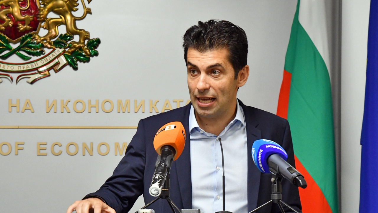 Кирил Петков: Не заплашваме работни места във ВМЗ