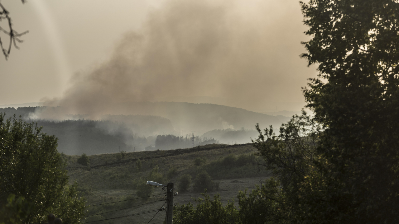 Пожарът в Северна Македония вече е на километър от границата ни