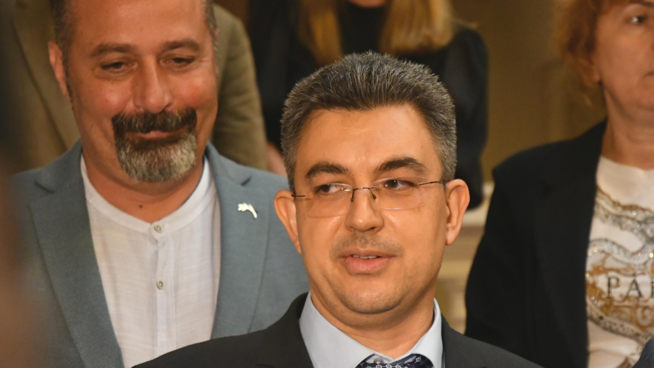 „Има такъв народ“ връща изпълнения мандат на президента