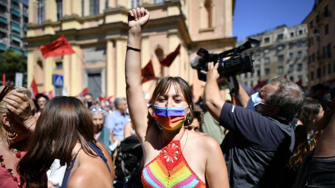 Италианци протестираха срещу здравните паспорти 