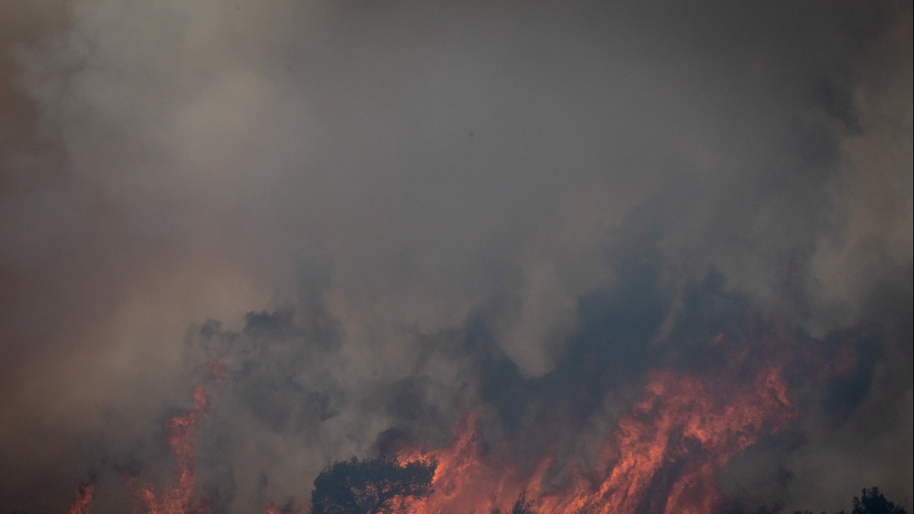 Сицилия въвежда извънредно положение за шест месеца заради пожарите 