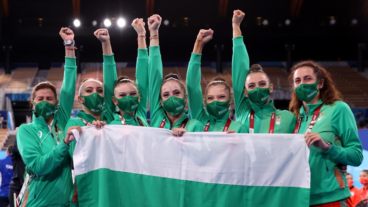 Министър Кузманов поздрави ансамбъла по художествена гимнастика за олимпийското злато